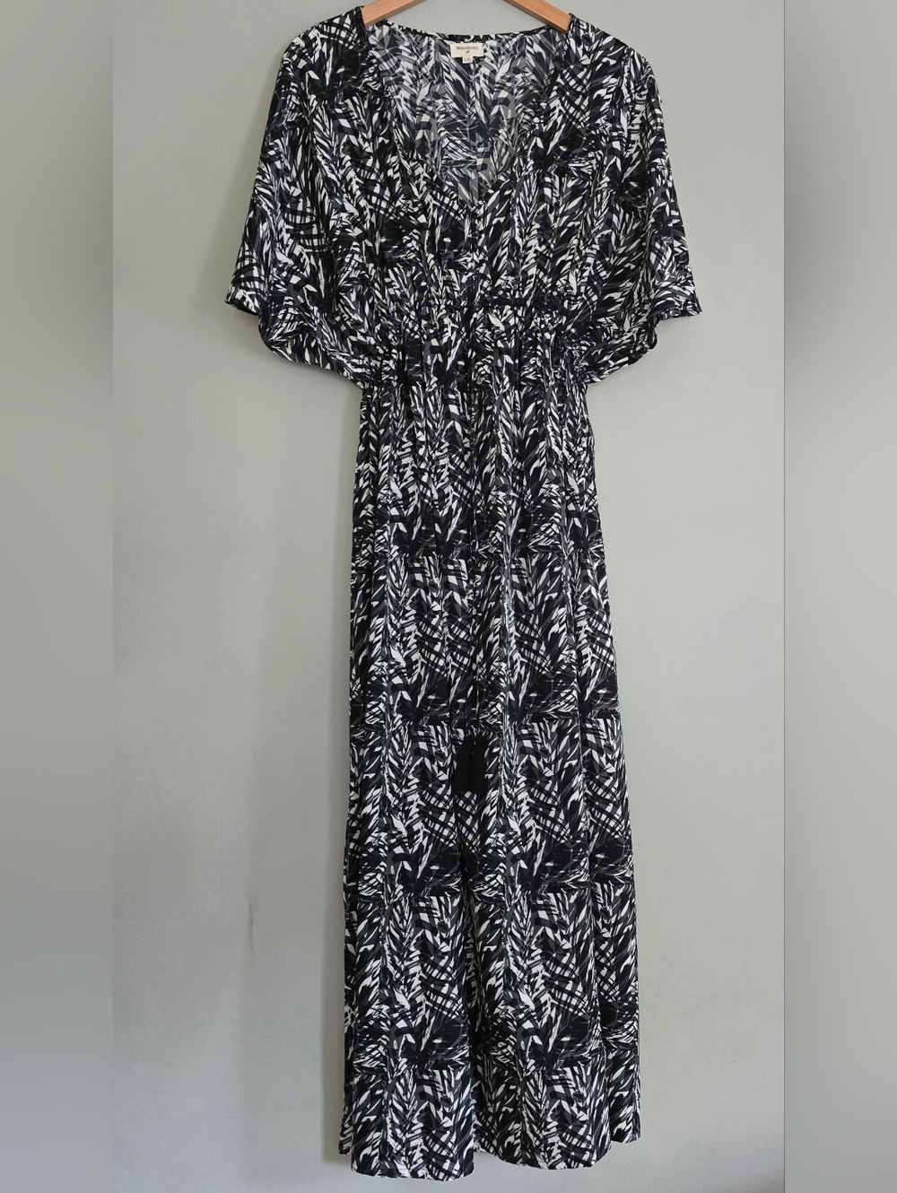 World Market Maxi Dress with Black White Palm Leaf Pattern, L/XL